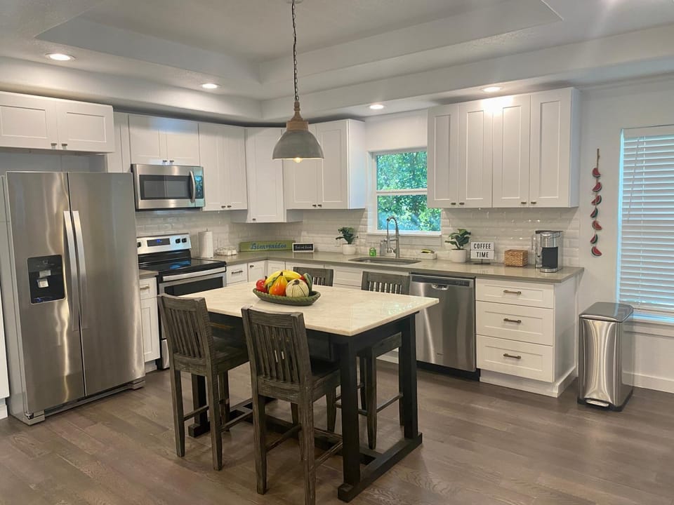 Coffee/tea facilities, Kitchen or kitchenette, dishwasher, minibar, pet friendly, stove, toaster