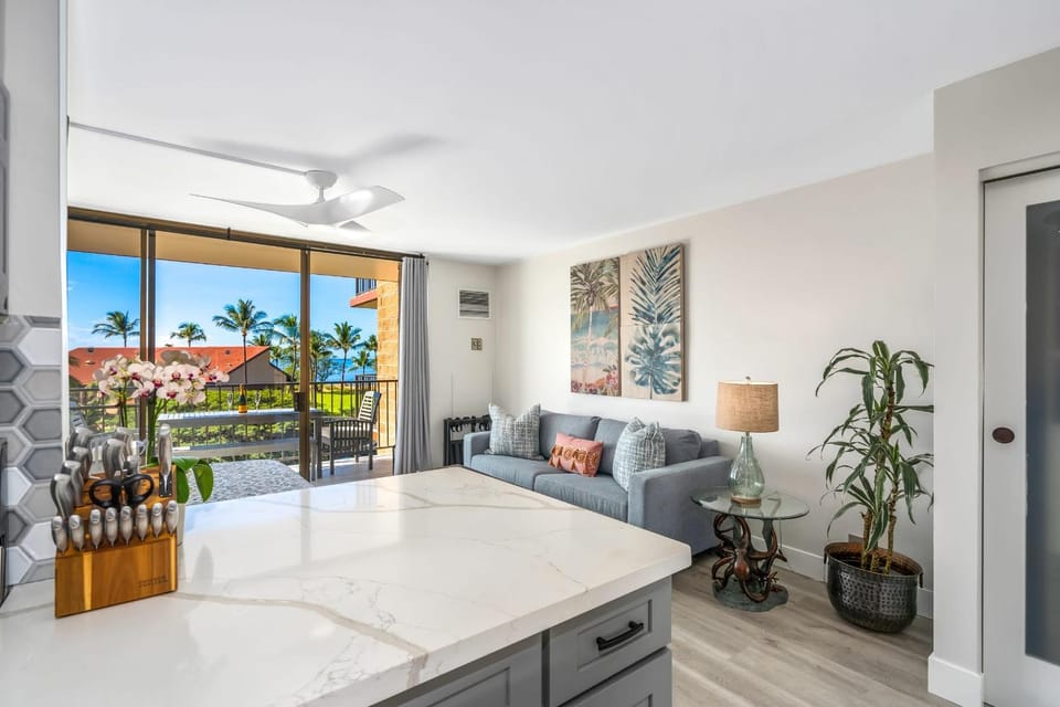 Chic & Elegant Oceanfront Vistas House in Kihei