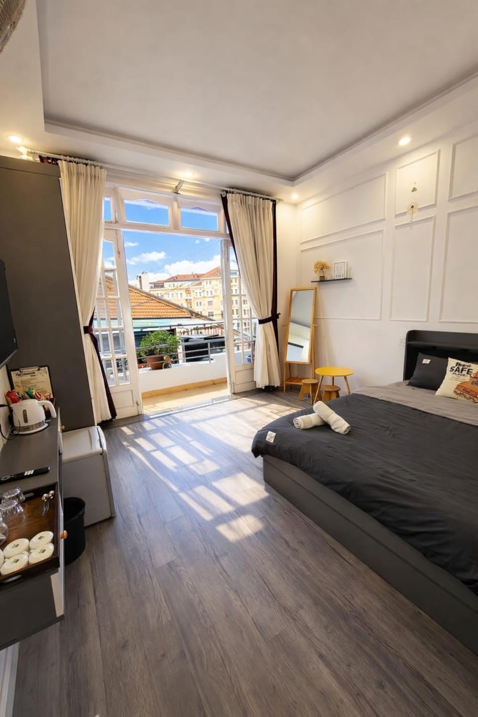 Bed, Photo of the whole room