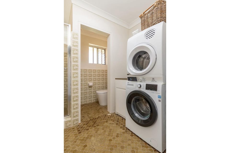 Bathroom, laundry, washing machine, dryer