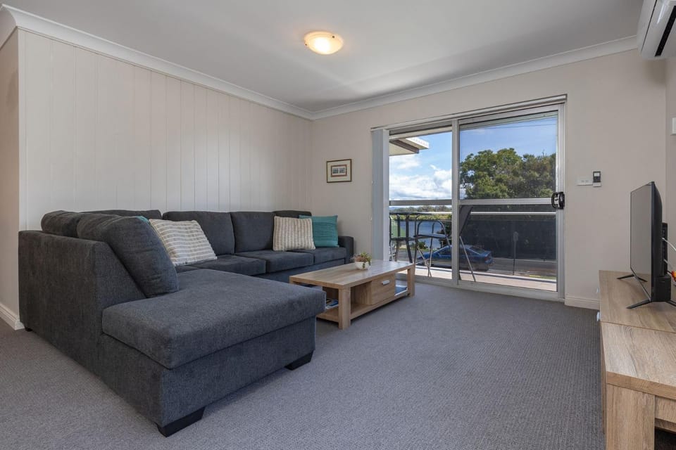 TV and multimedia, View (from property/room), Balcony/Terrace, Living room, Seating area