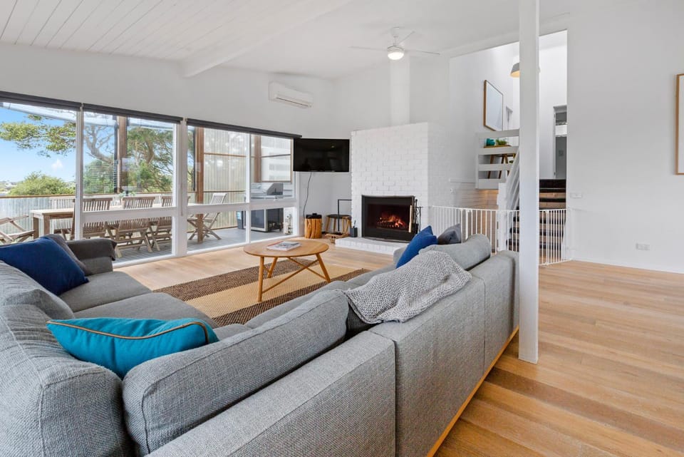 TV and multimedia, Living room, Seating area, flat iron
