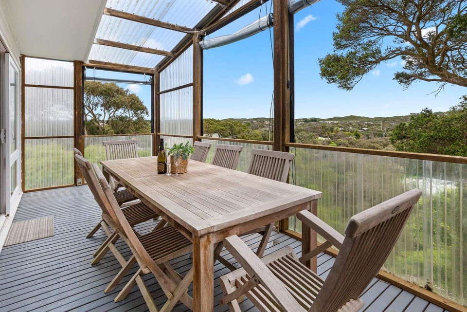 View (from property/room), Balcony/Terrace, Dining area