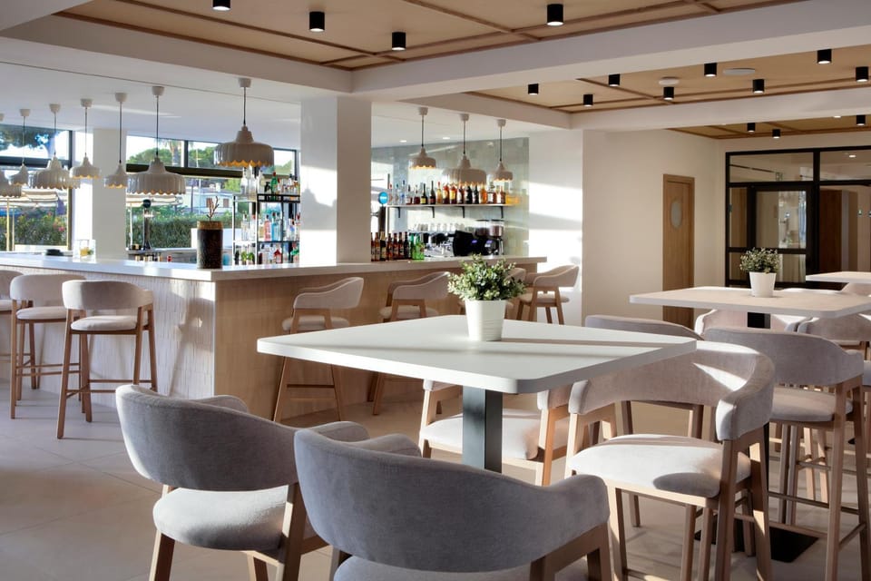 Lounge or bar, Drinks