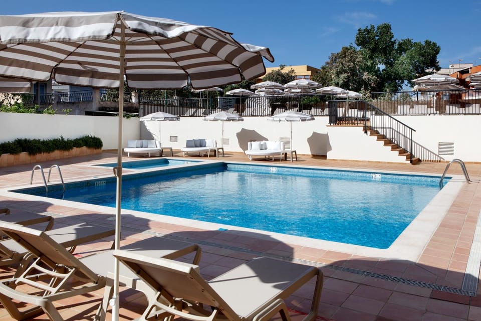 Day, Swimming pool, sunbed