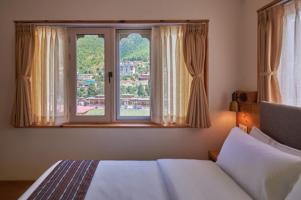 Bed, Bedroom, Landmark view, Mountain view