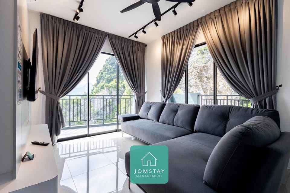 TV and multimedia, View (from property/room), Balcony/Terrace, Living room, Seating area, Mountain view, Entertainment, internet, air conditioner
