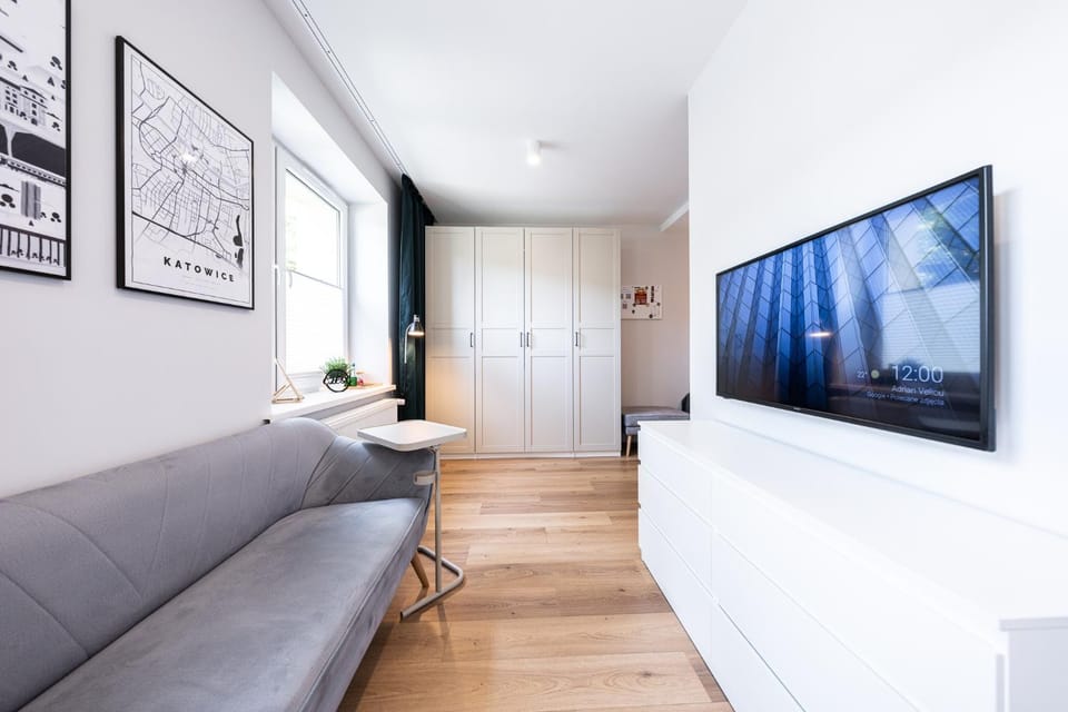 TV and multimedia, Living room, Seating area, Evening entertainment