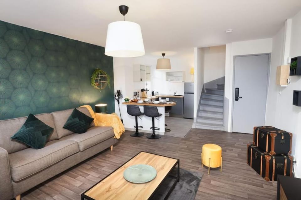 Kitchen or kitchenette, Living room, Seating area