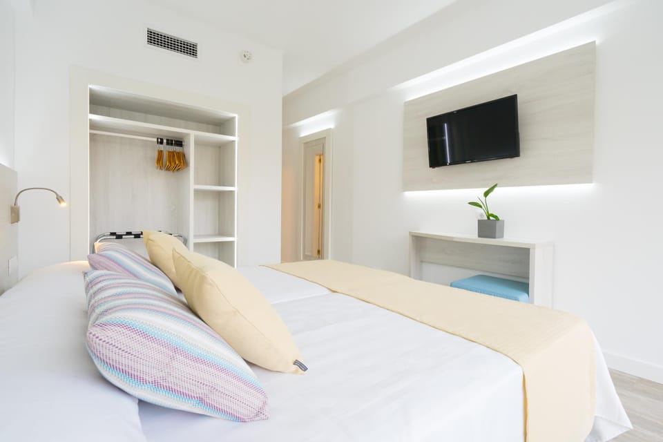 Bed, Photo of the whole room