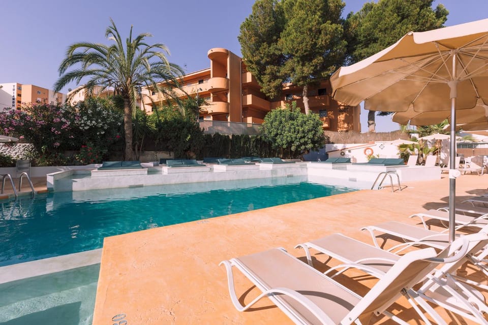 Swimming pool, Swimming pool