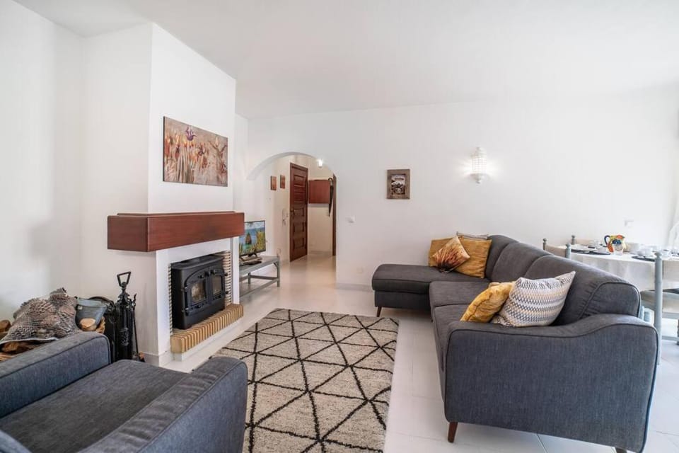 Spacious Two bedroom apt, 200m from the beach Apartment in Carvoeiro