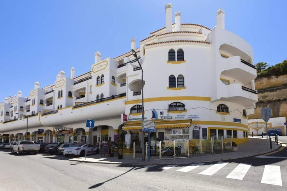 Spacious Two bedroom apt, 200m from the beach Apartment in Carvoeiro