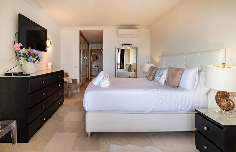 Mar de Alborán Center sea view Apartment in Marbella