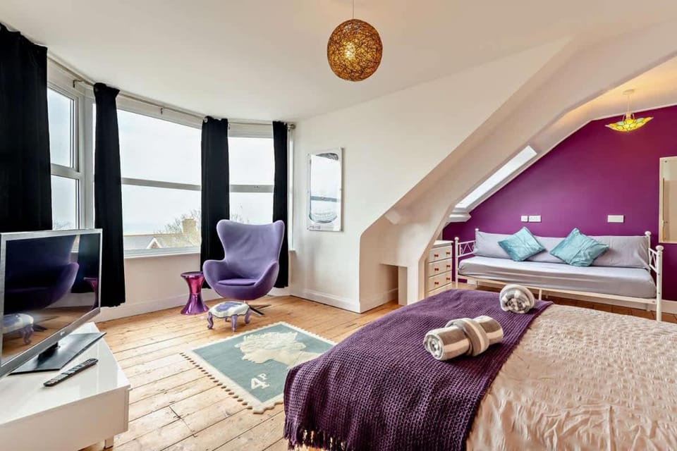 Dizzy Heights Swanage Sleeps 10 with Amazing Views House in Swanage