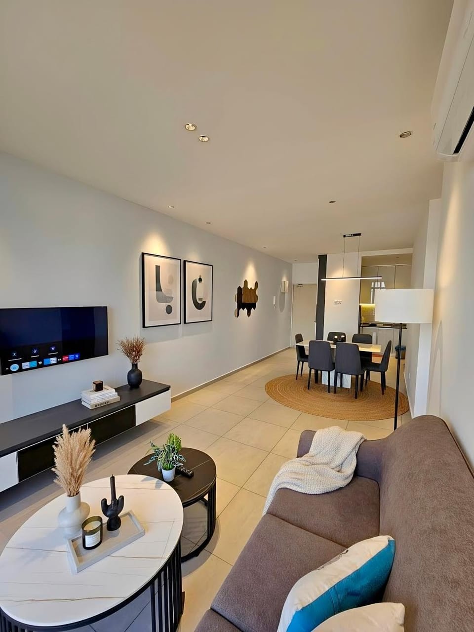 Communal lounge/ TV room, TV and multimedia, Living room, Seating area, Dining area, Evening entertainment