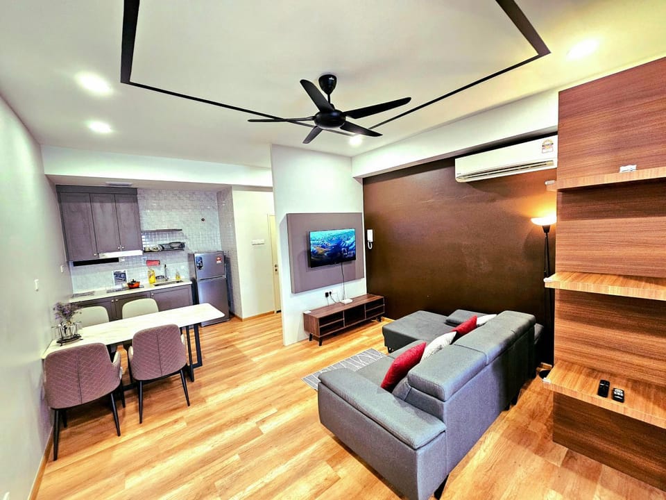 Communal lounge/ TV room, Bed, TV and multimedia, Kitchen or kitchenette, Living room, Photo of the whole room, Seating area, Dining area, Evening entertainment, Bedroom, minibar, air conditioner