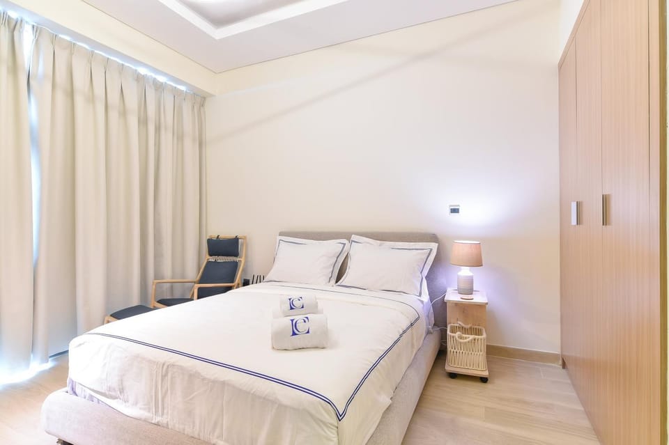 Photo of the whole room, Bedroom, towels