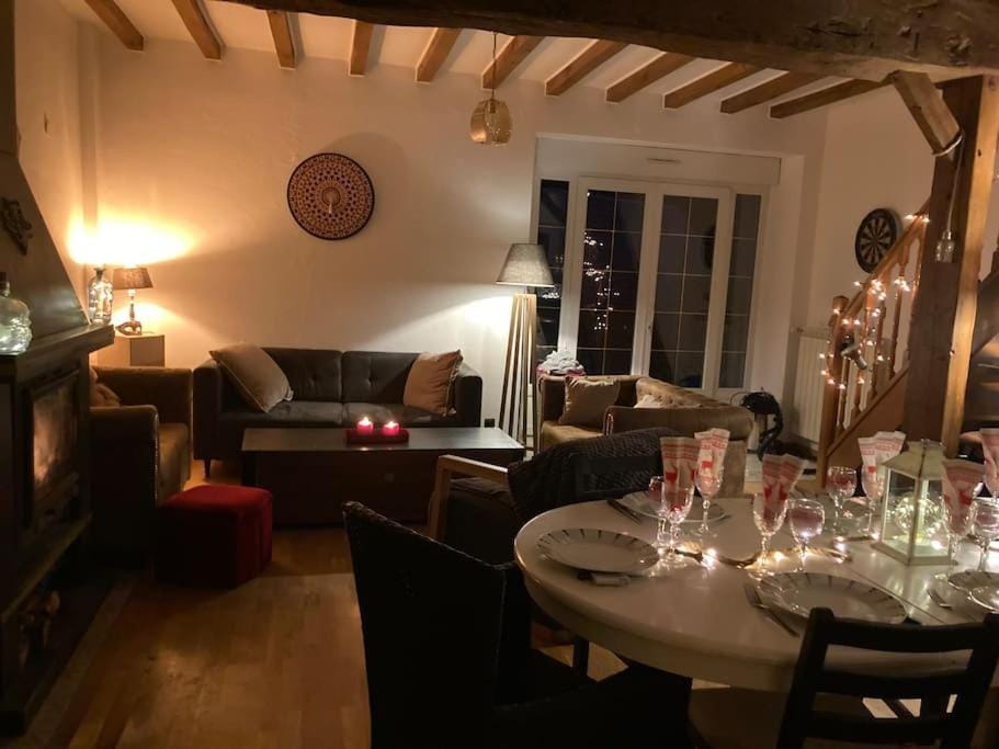 Living room, Dining area