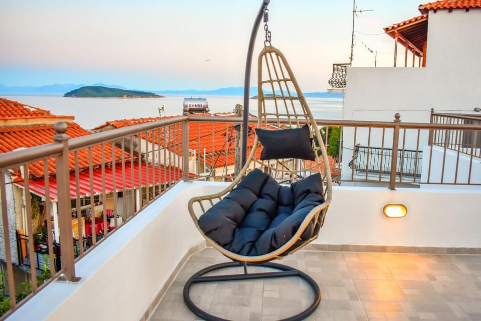 View (from property/room), Balcony/Terrace, Seating area