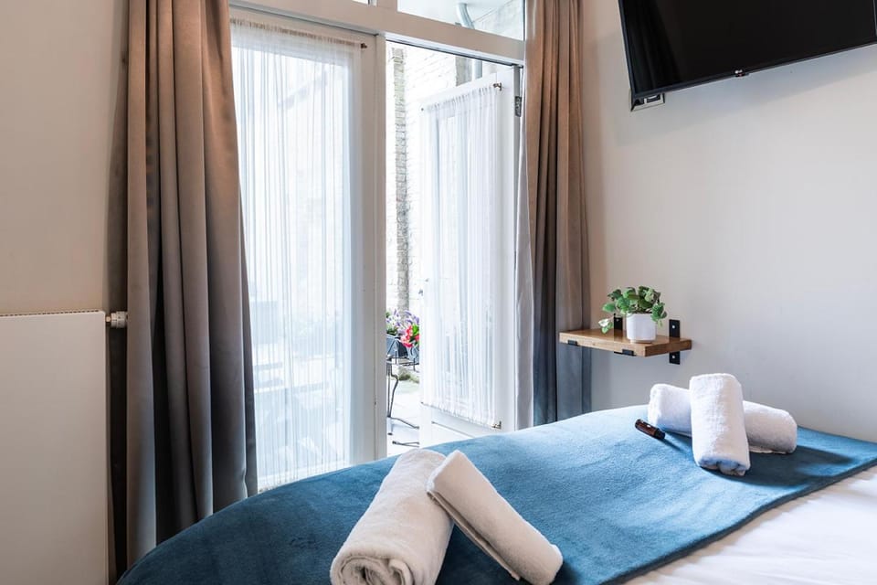 Bed, TV and multimedia