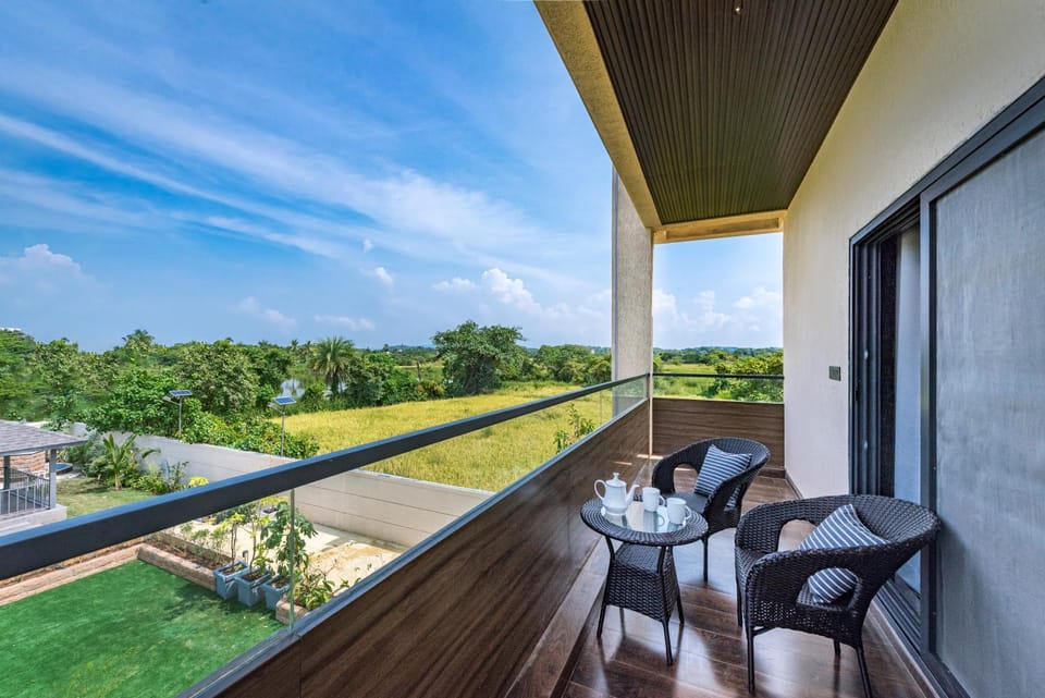 Patio, Day, Natural landscape, Garden, View (from property/room), Balcony/Terrace, Living room, Food and drinks, Seating area, Food, Garden view, Pool view, Swimming pool