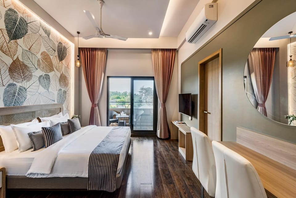 Communal lounge/ TV room, Bed, TV and multimedia, Photo of the whole room, Bedroom, fireplace, air conditioner