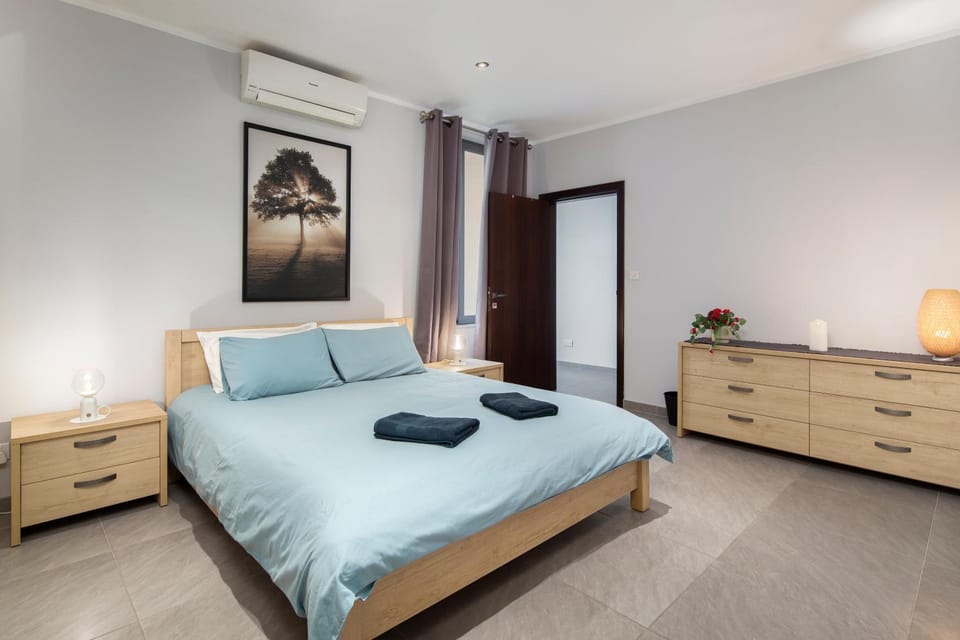 3BR Penthouse with huge terrace - Sliema, Triq Trofimu Apartment in Sliema