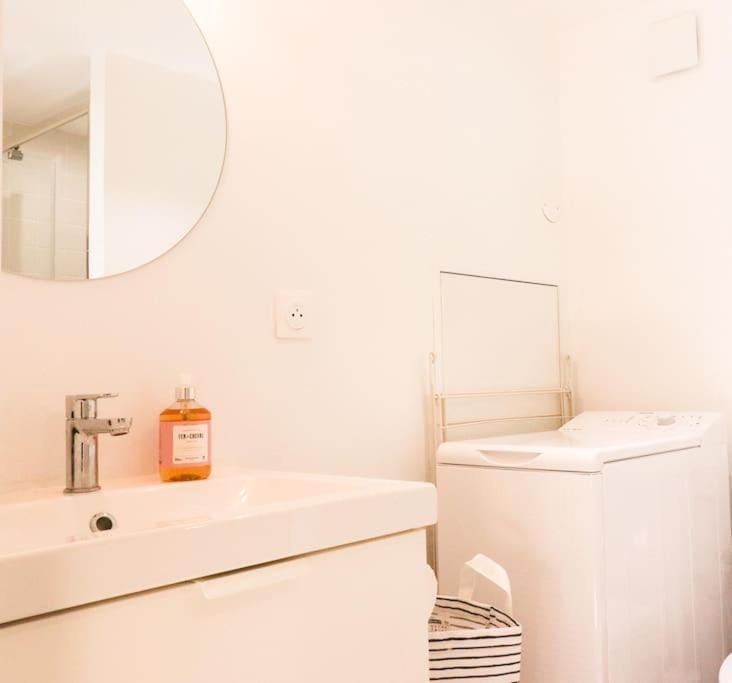 Bathroom, towels