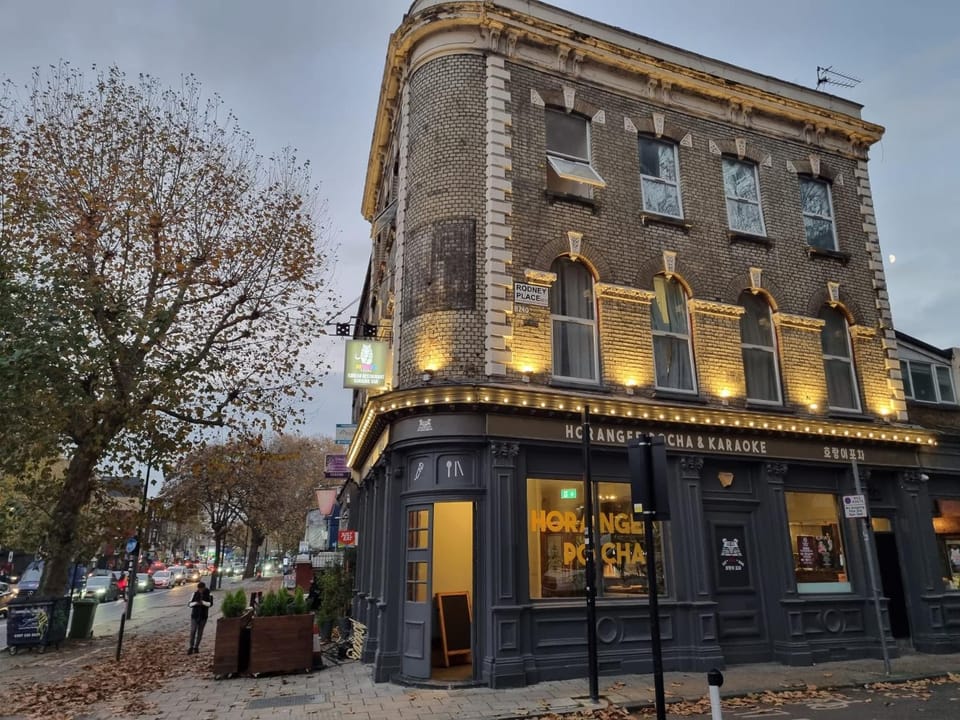 Property building, Restaurant/places to eat, Lounge or bar, Location