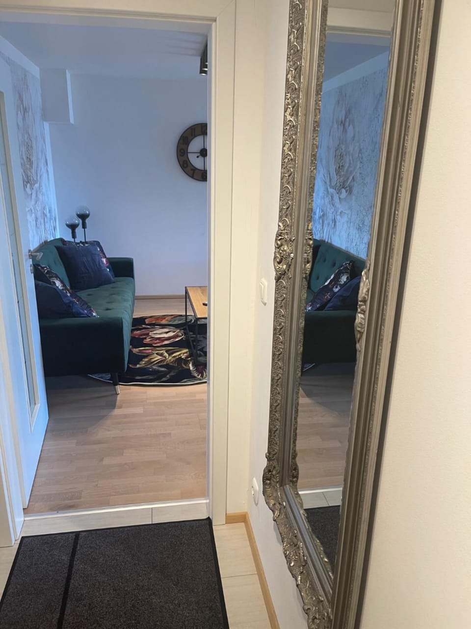 Living room, Photo of the whole room, Seating area
