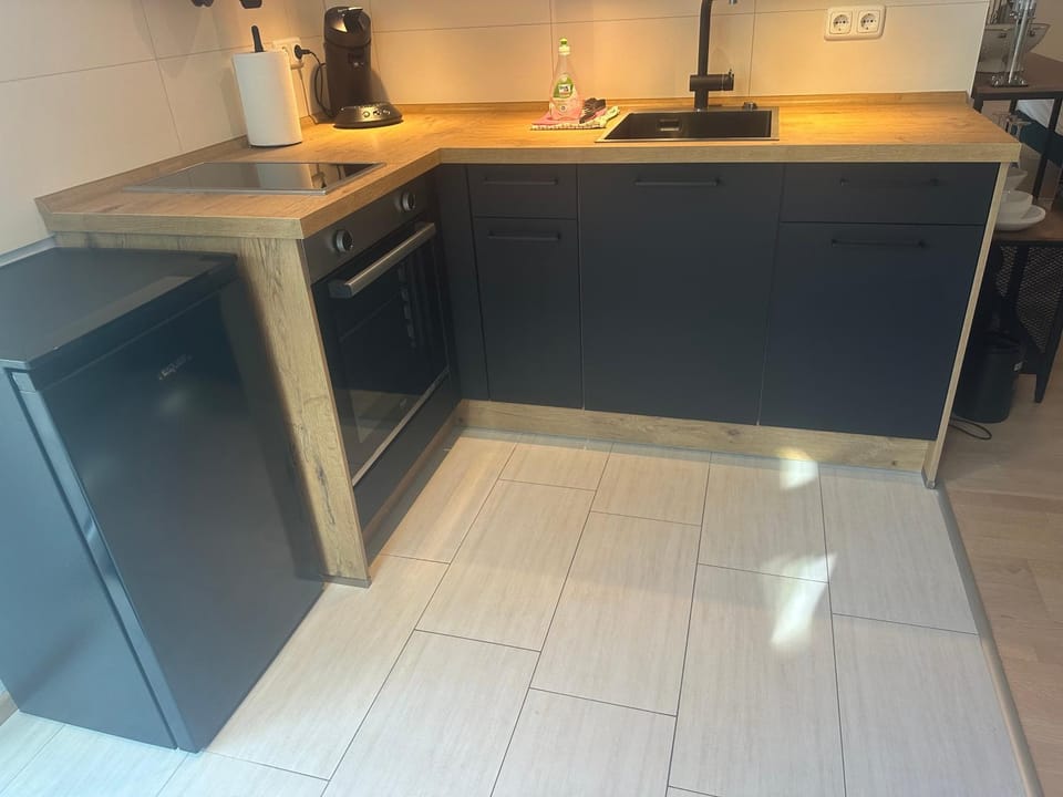 Kitchen or kitchenette, pet friendly, stove