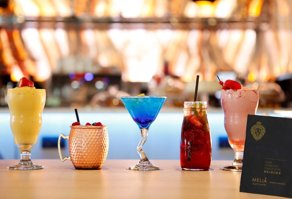 Restaurant/places to eat, Lounge or bar