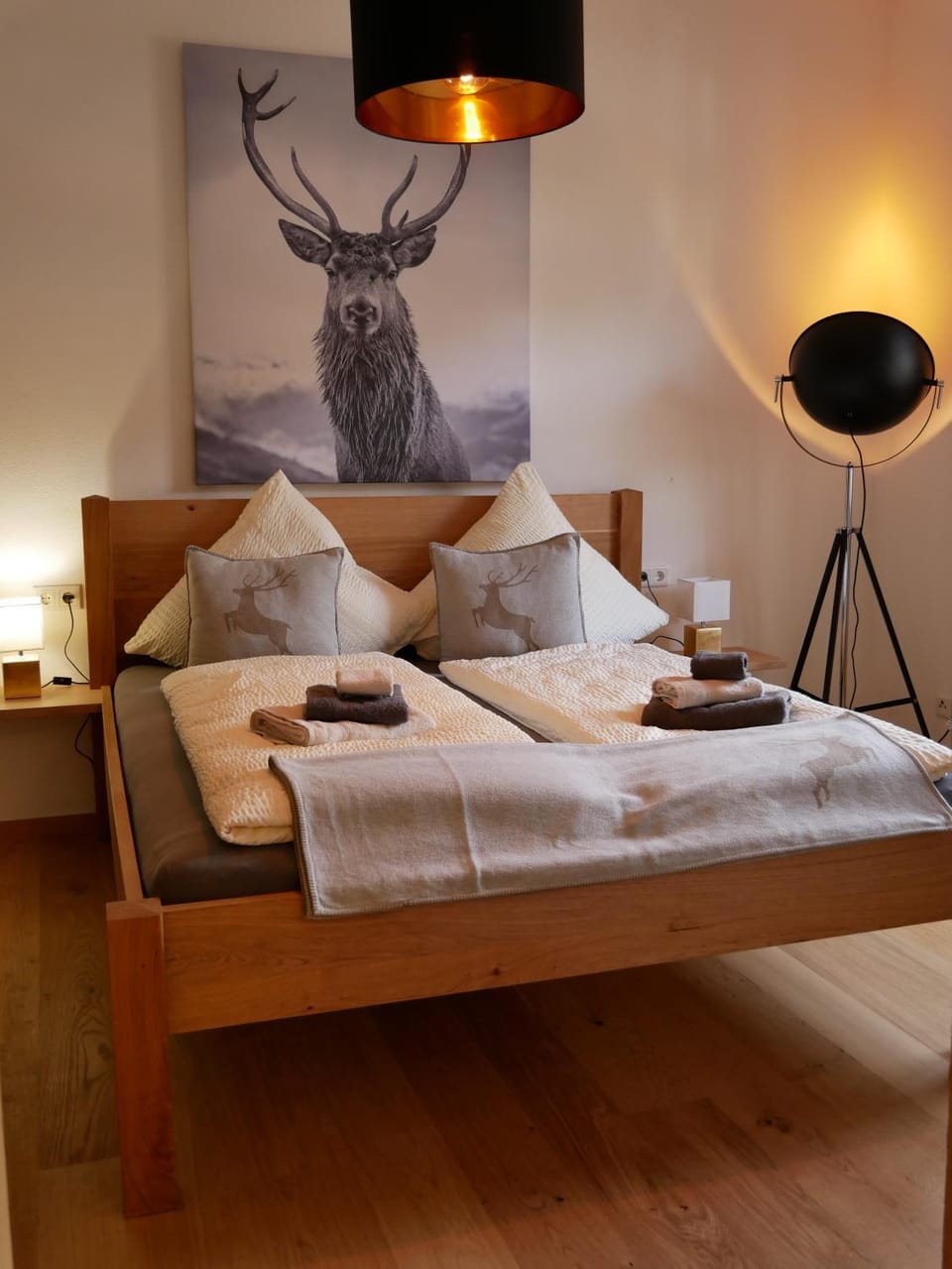 Bed, Bedroom, towels