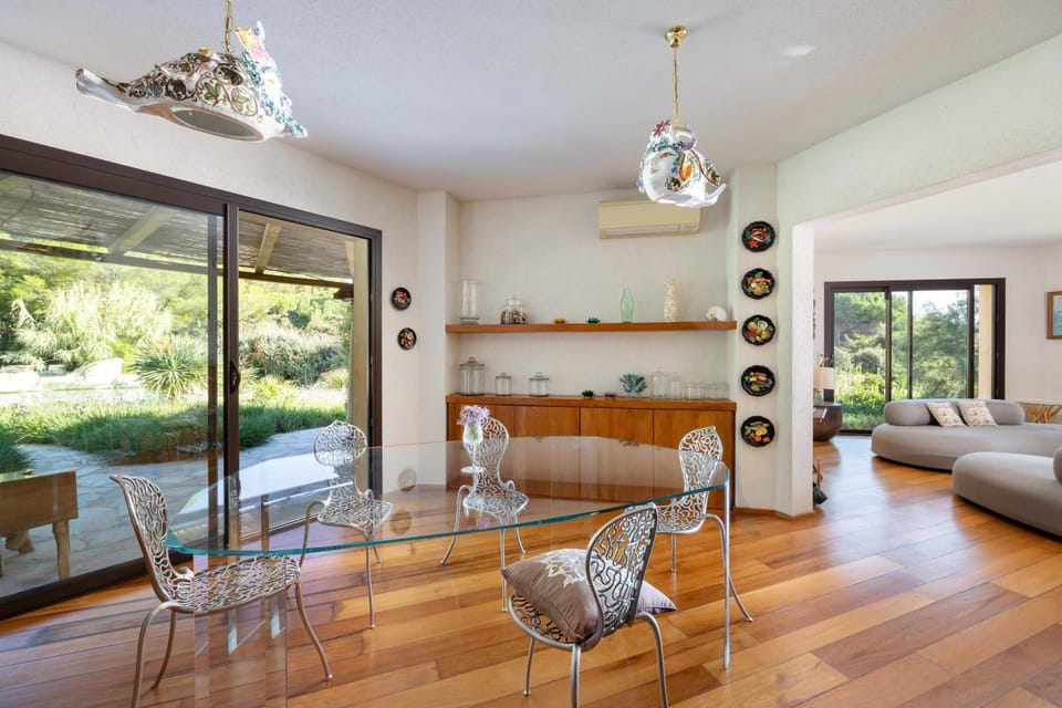 Dining area, Garden view, Pool view, air conditioner