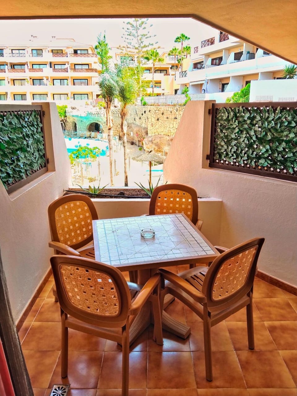 Property building, Balcony/Terrace, Balcony/Terrace
