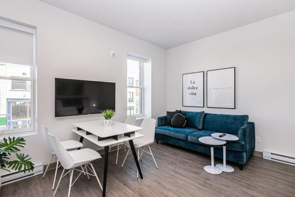 TV and multimedia, Living room, Seating area, Dining area, Evening entertainment