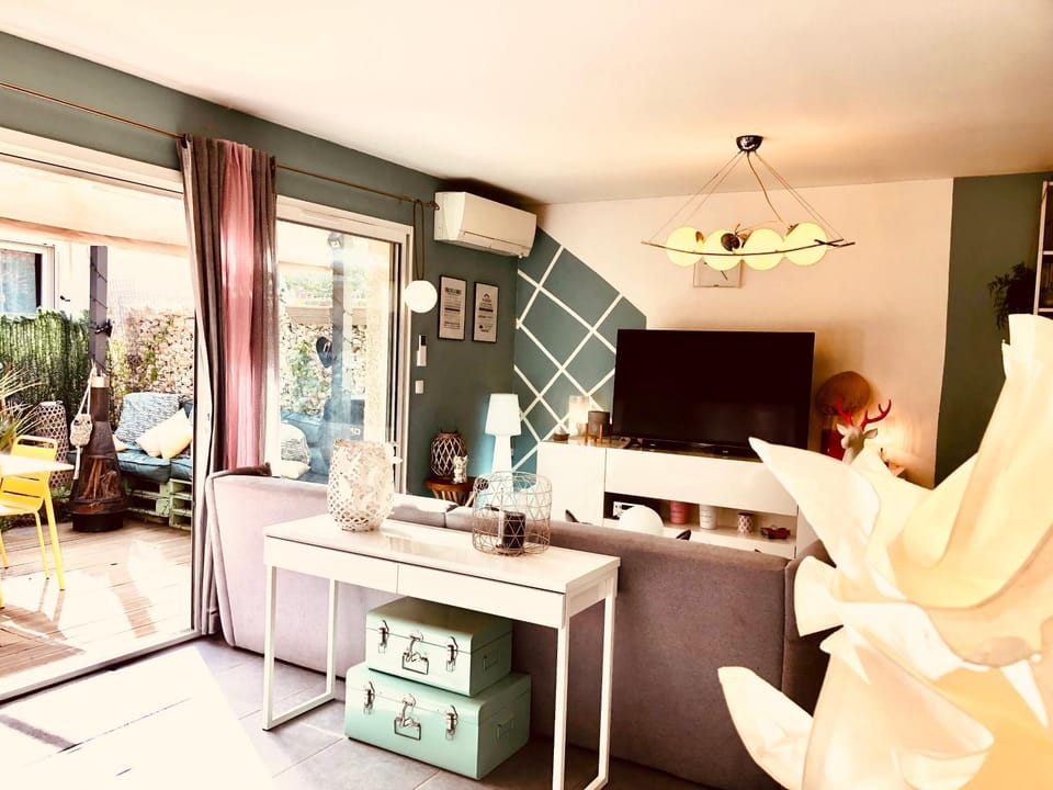 TV and multimedia, Living room, Seating area