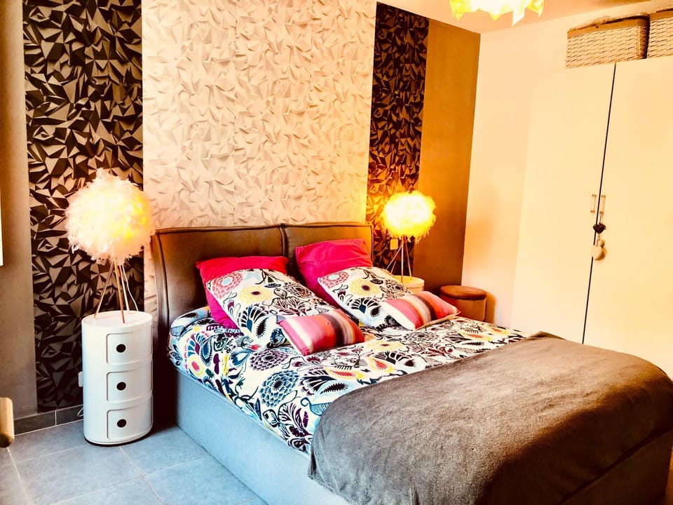 Bed, Photo of the whole room, Bedroom