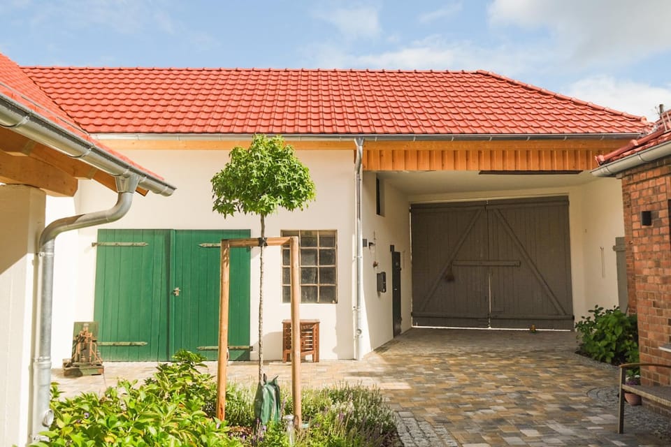 Property building, Patio, Day, Inner courtyard view