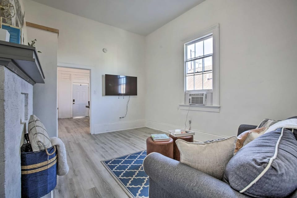 Modern NOLA Condo: 2 Mi to Bourbon Street House in New Orleans