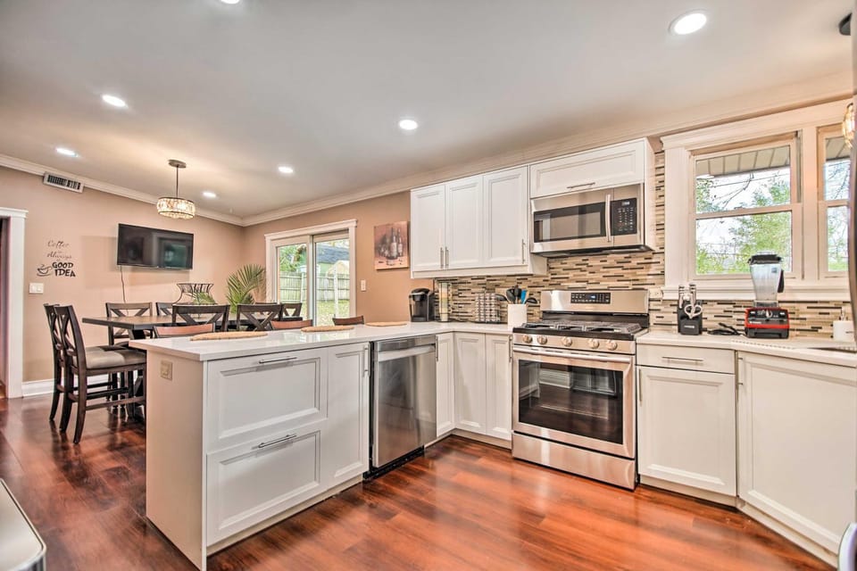 Fenced Yard: Fox River Grove Home, Dogs Welcome House in Fox River Grove