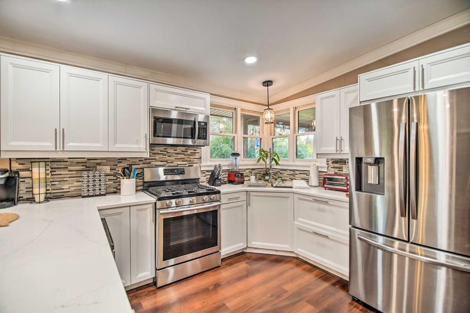 Fenced Yard: Fox River Grove Home, Dogs Welcome House in Fox River Grove