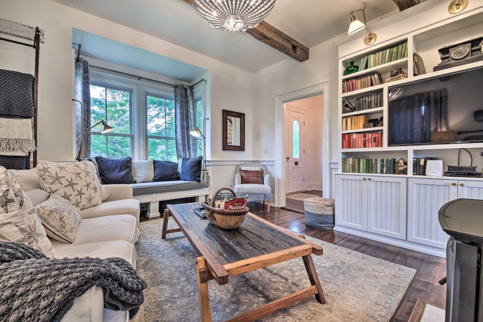 On-Site Pond: Spacious Family Home in Jefferson! House in Jefferson