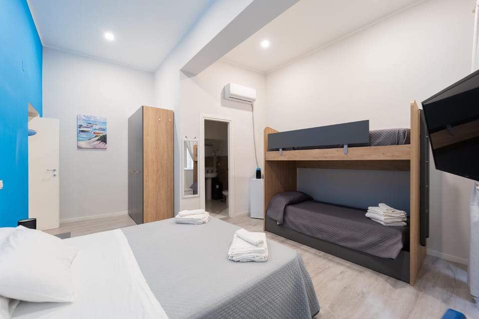 Bed, TV and multimedia, Photo of the whole room, Bedroom, bunk bed, towels, wardrobe, air conditioner