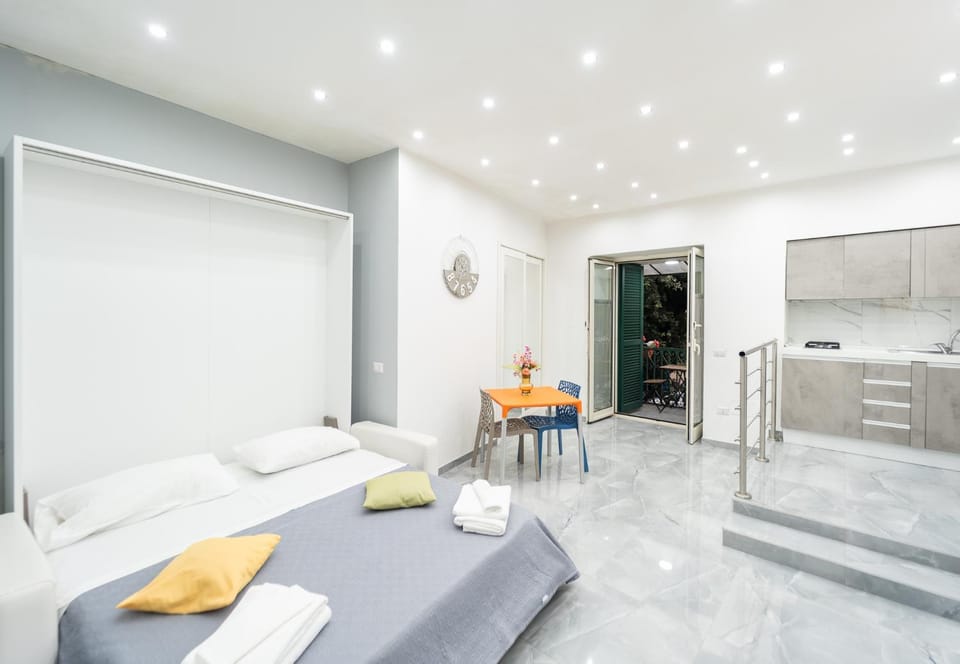 Bed, Kitchen or kitchenette, Living room, Photo of the whole room, Seating area, Dining area, Bedroom, pet friendly, stove, towels