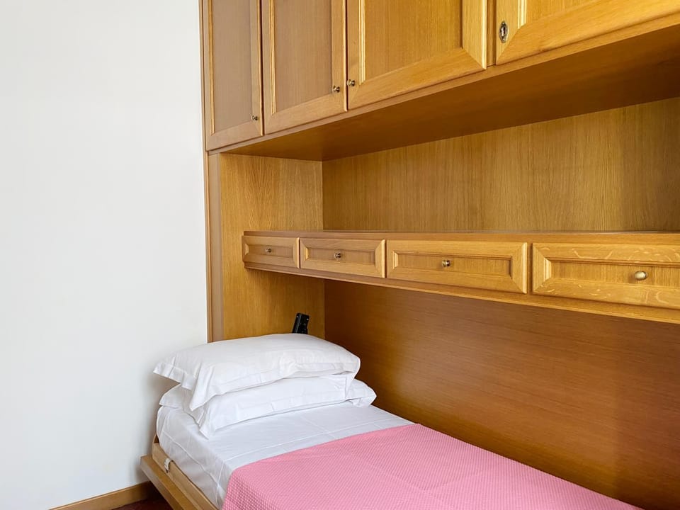 Bed, Bedroom, bunk bed