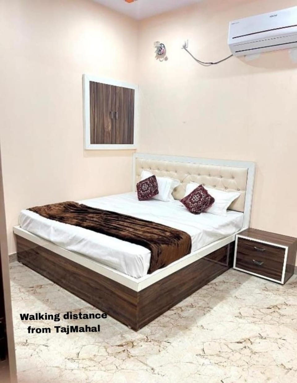 Bed, Photo of the whole room, Bedroom, air conditioner