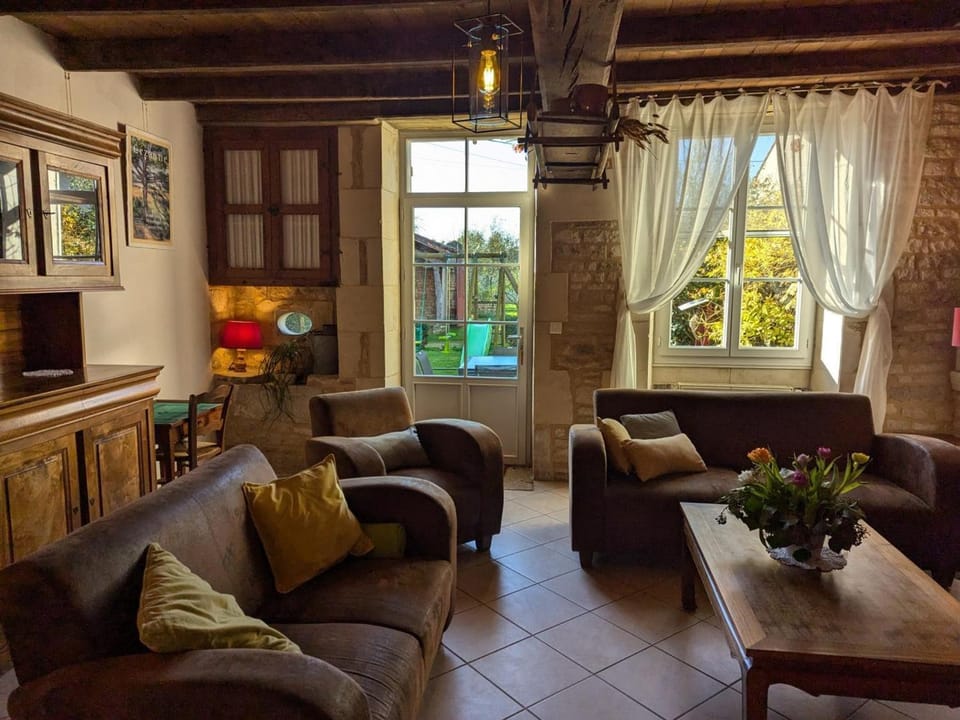Maison indépendante en pierre, 3 chambres, WiFi et Parking près de Villefagnan - FR-1-653-47 House in Nouvelle-Aquitaine