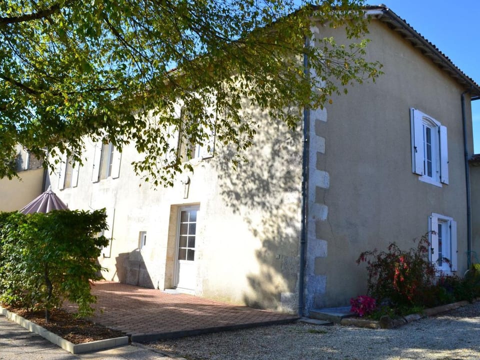 Gîte familial au cœur du village, animaux admis - FR-1-653-78 House in Nouvelle-Aquitaine